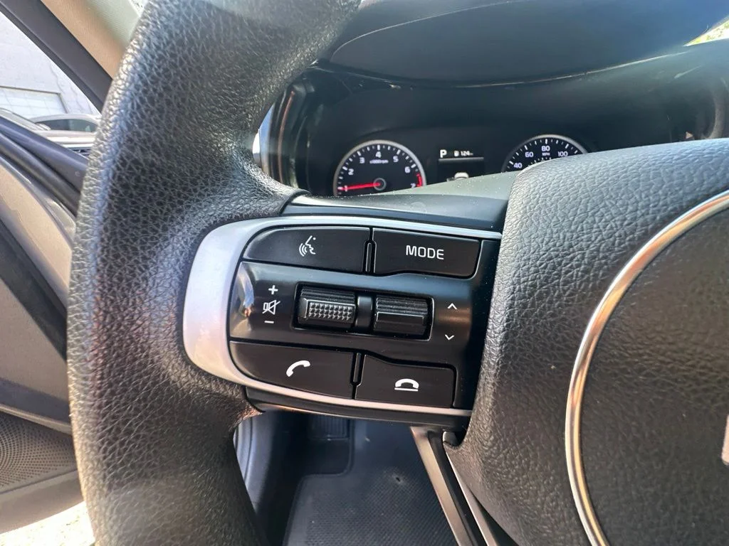 Used 2024 Silver Kia LXS image 14