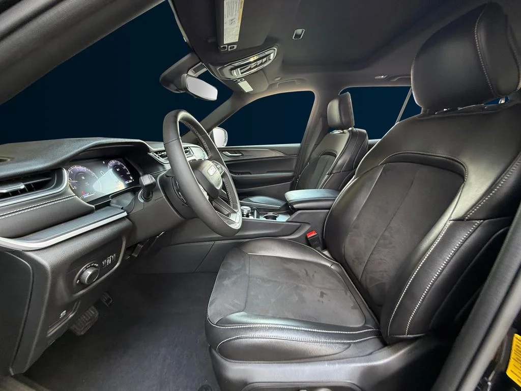 Used 2024 Black Jeep Altitude X image 10