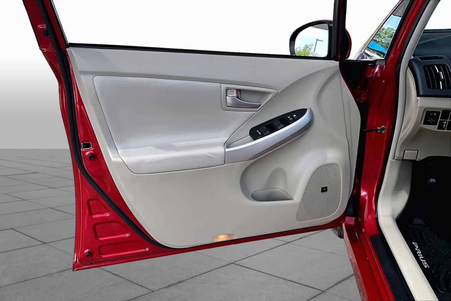 Used 2015 Barcelona Red Metallic Toyota Four image 22