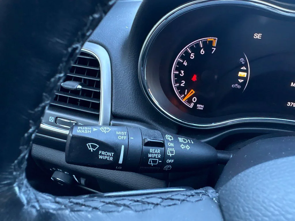 Used 2020 White Jeep Altitude image 30