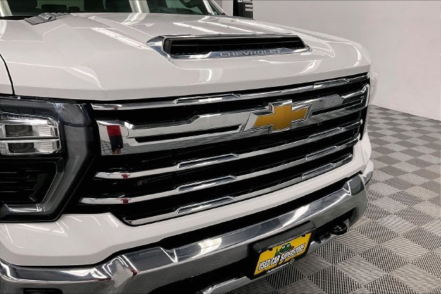 Used 2024 Summit White Chevrolet LTZ image 33