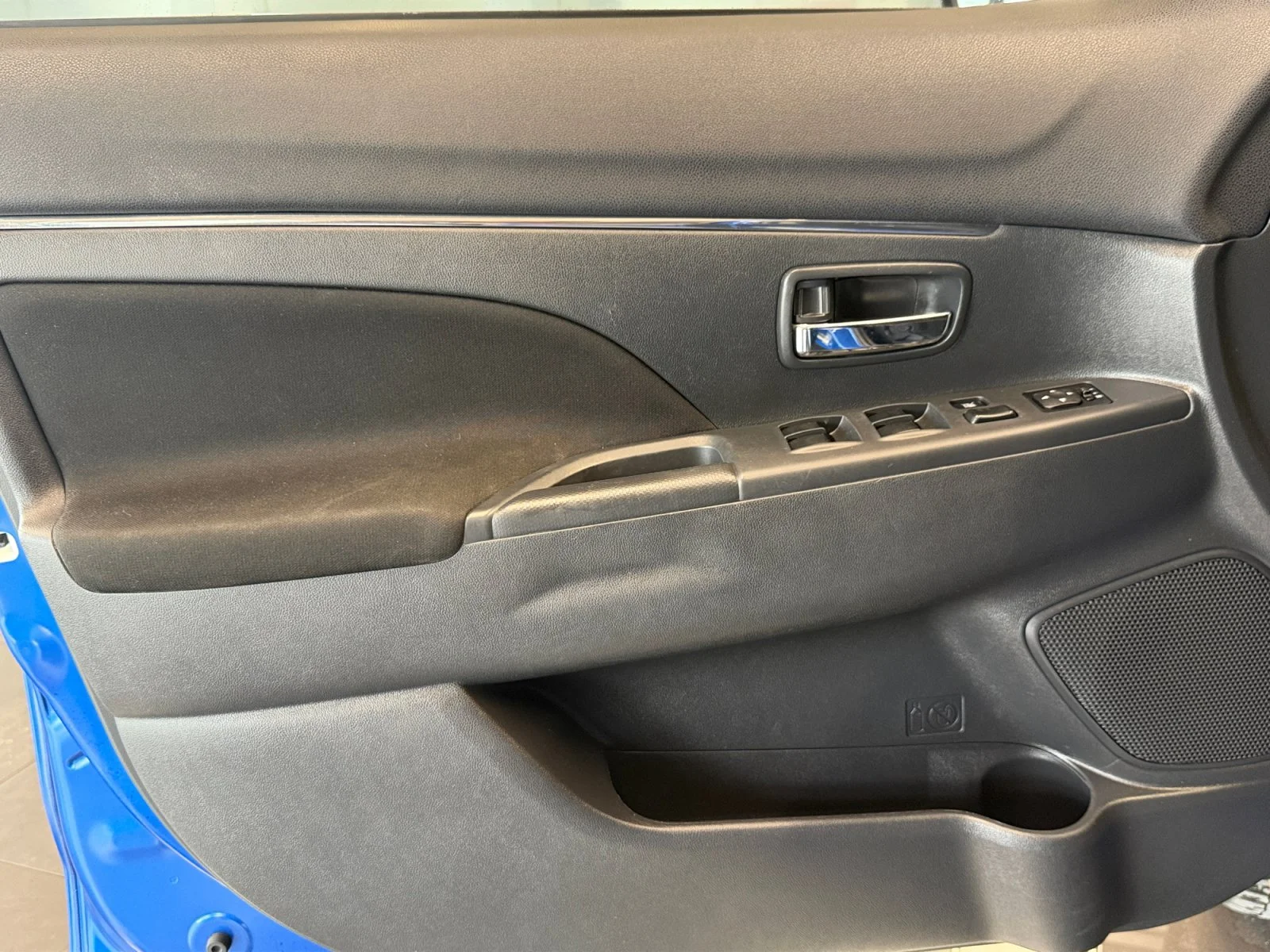 Used 2021 Octane Blue Metallic Mitsubishi LE image 27