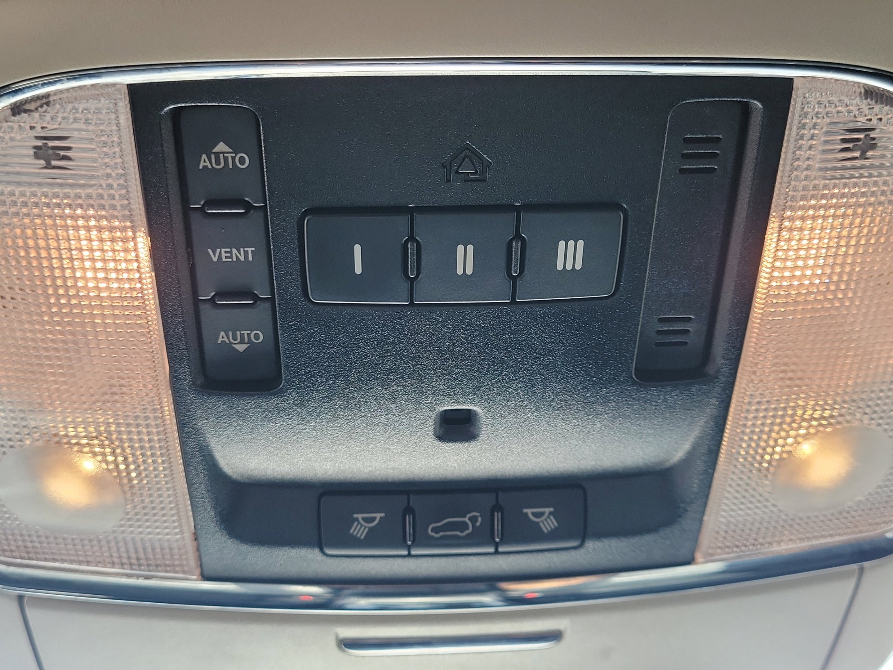 Used 2012 Mineral Gray Metallic Clearcoat Jeep Laredo image 20
