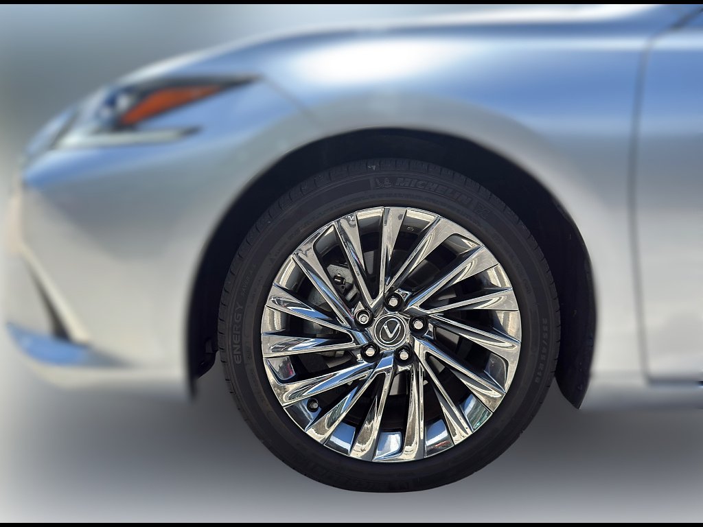 Certified Used 2024 IRIDIUM Lexus Ultra Luxury image 5