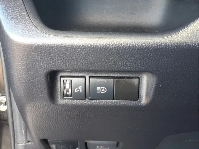 2024 Toyota RAV4 XLE - Photo 18