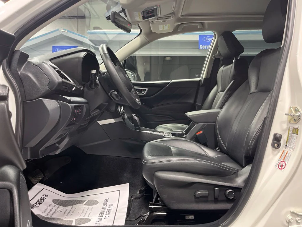 Used 2020 Crystal White Pearl Subaru Limited image 11