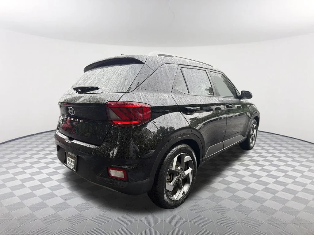Used 2022 Black Hyundai SEL image 5