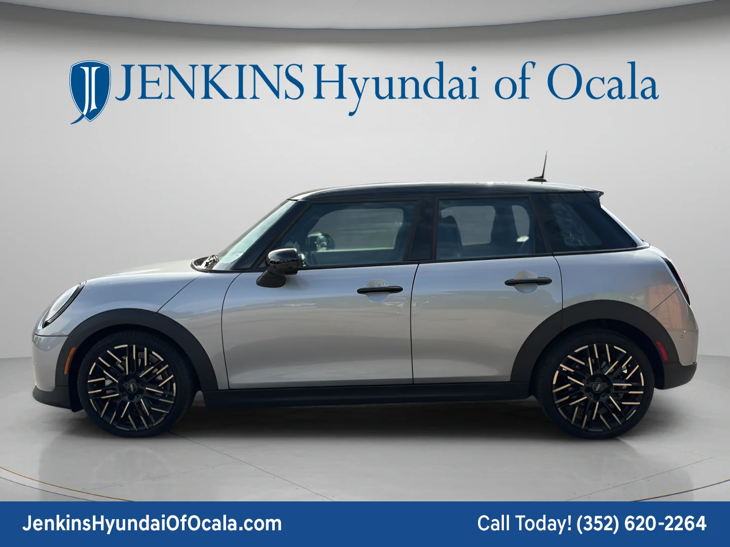 Used 2025 Silver MINI Cooper image 6