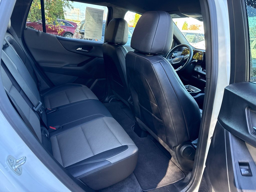 Used 2025 White Chevrolet LT image 11