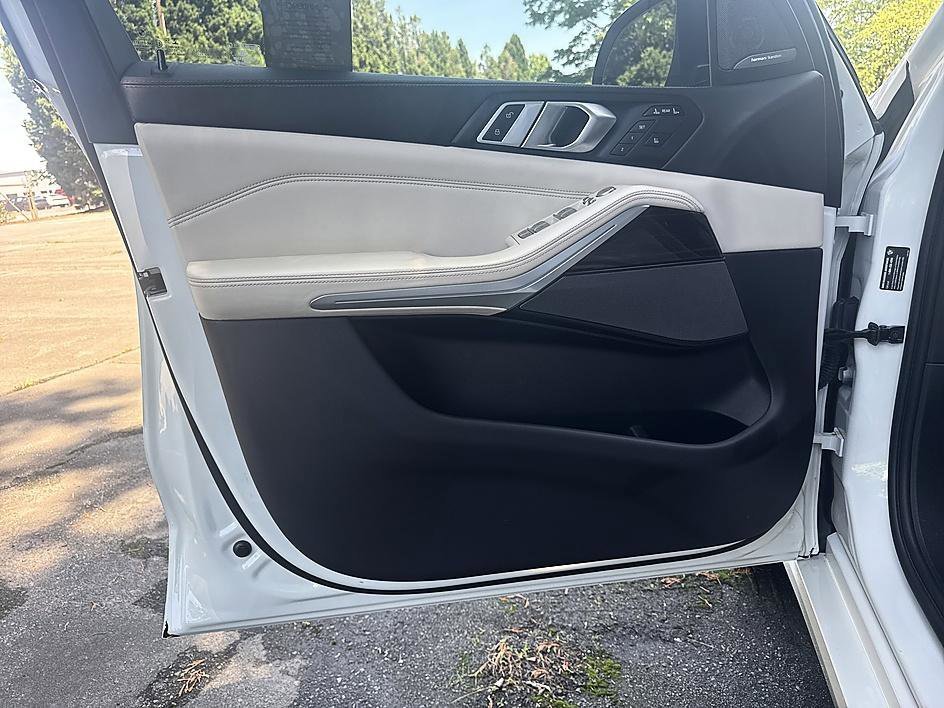 Used 2023 Alpine White BMW xDrive40i image 12