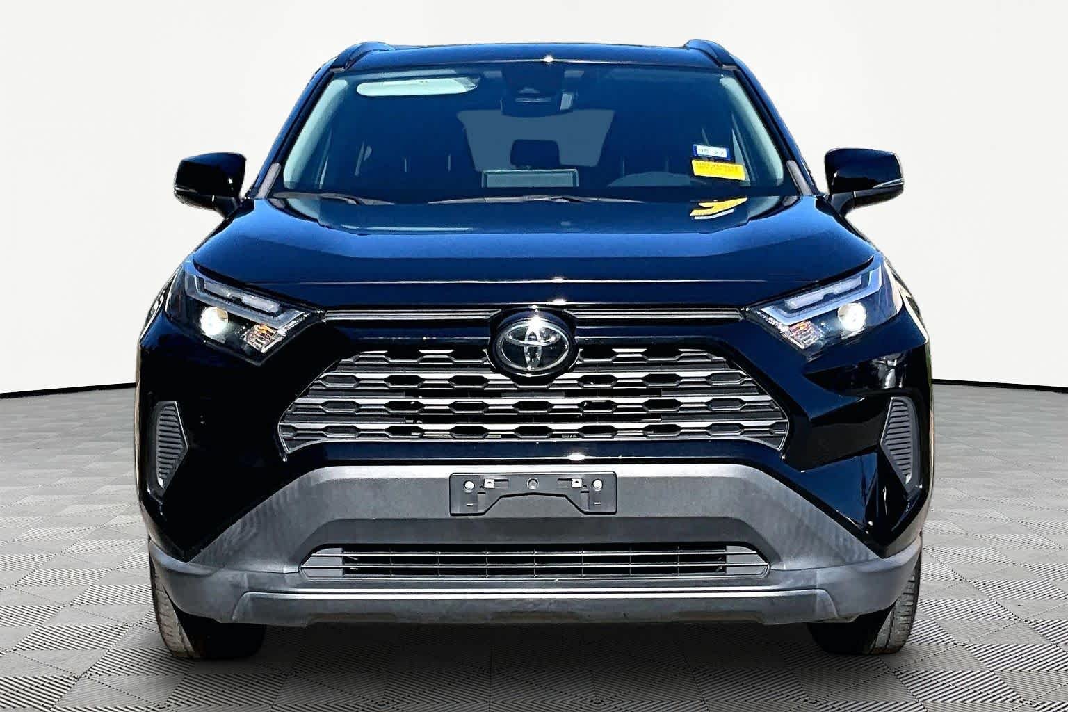 Used 2022 Midnight Black Metallic Toyota XLE image 4