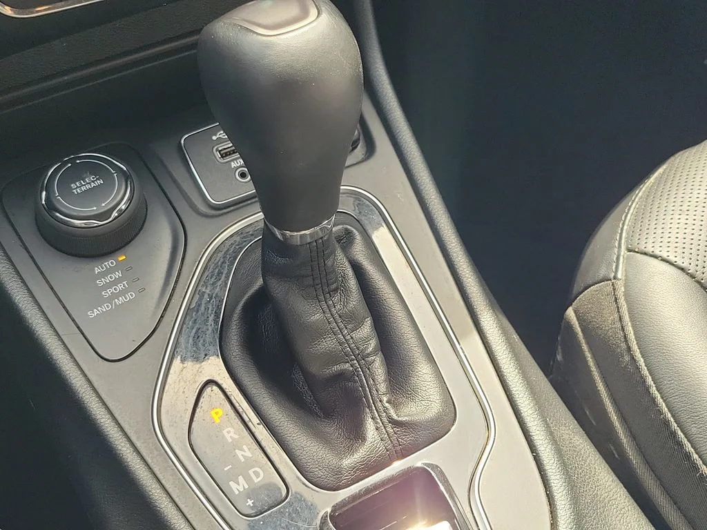 Used 2019 Gray Jeep Limited image 29