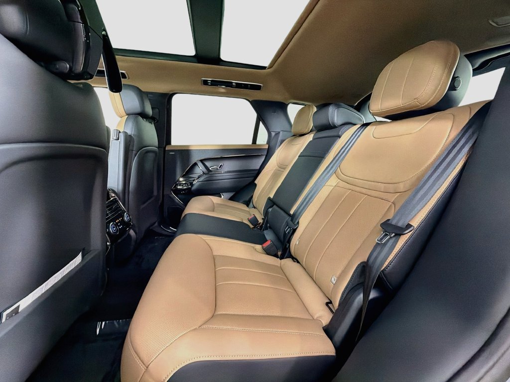Used 2026 Black Land Rover Dynamic SE image 26