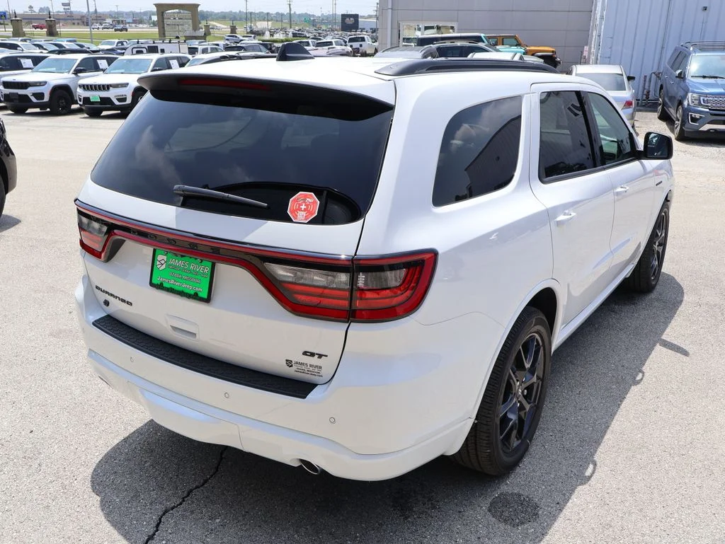 New 2026 White Knuckle Clear-Coat Exterior Paint Dodge GT Premium HEMI V8 image 5