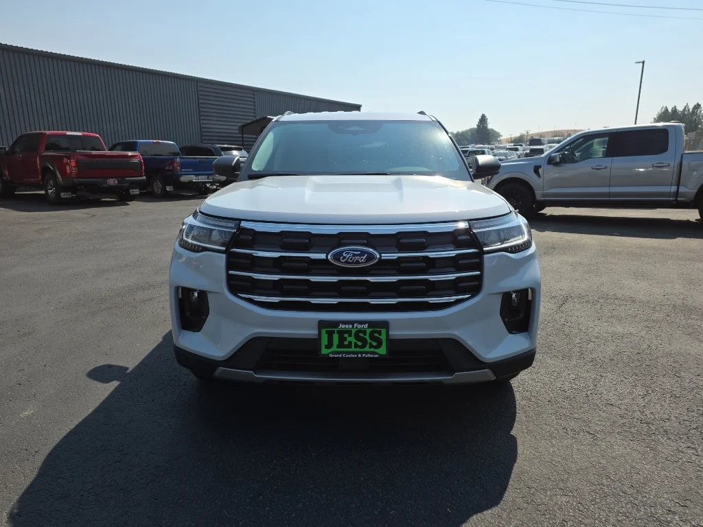New 2026 Space White Metallic Ford Active image 2