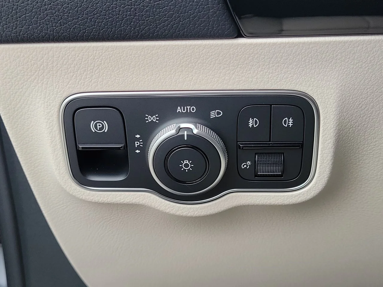 New 2026 Cirrus Silver Metallic Mercedes-Benz GLA 250 image 23