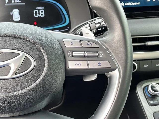 Used 2025 White Hyundai SEL image 30
