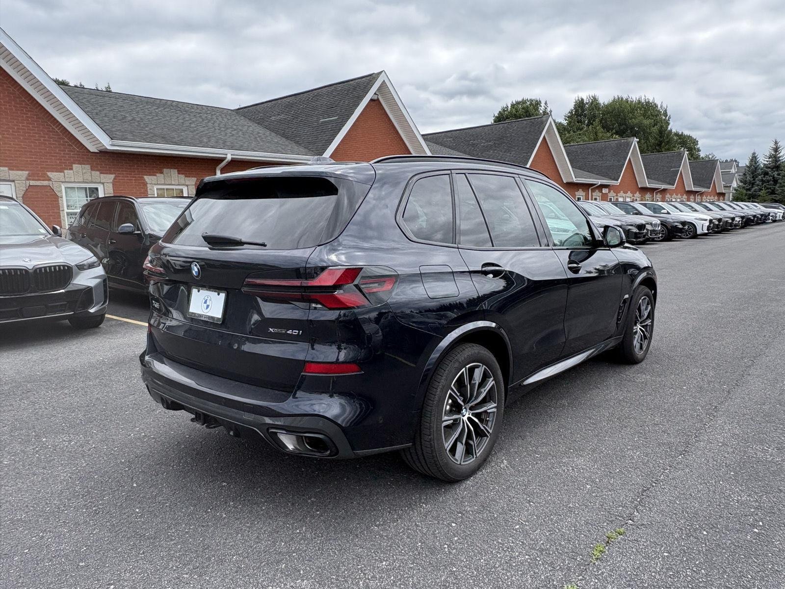 Used 2024 Carbon Black Metallic BMW xDrive40i image 7