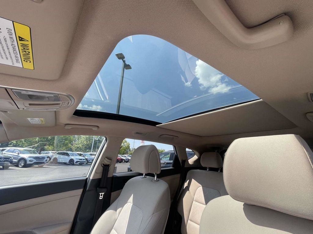 Used 2018 White Hyundai Value image 19