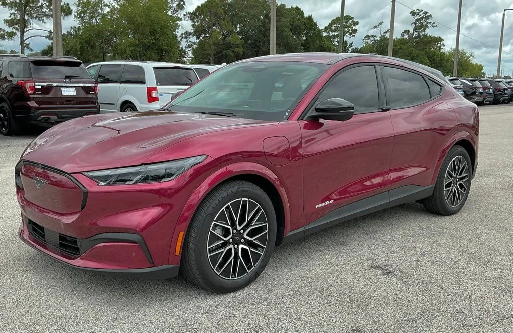 Used 2025 Red Ford Premium image 1