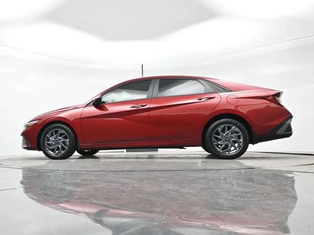 Used 2024 Ultimate Red Hyundai SEL image 23