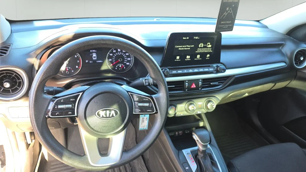 Used 2021 White Kia LXS image 14