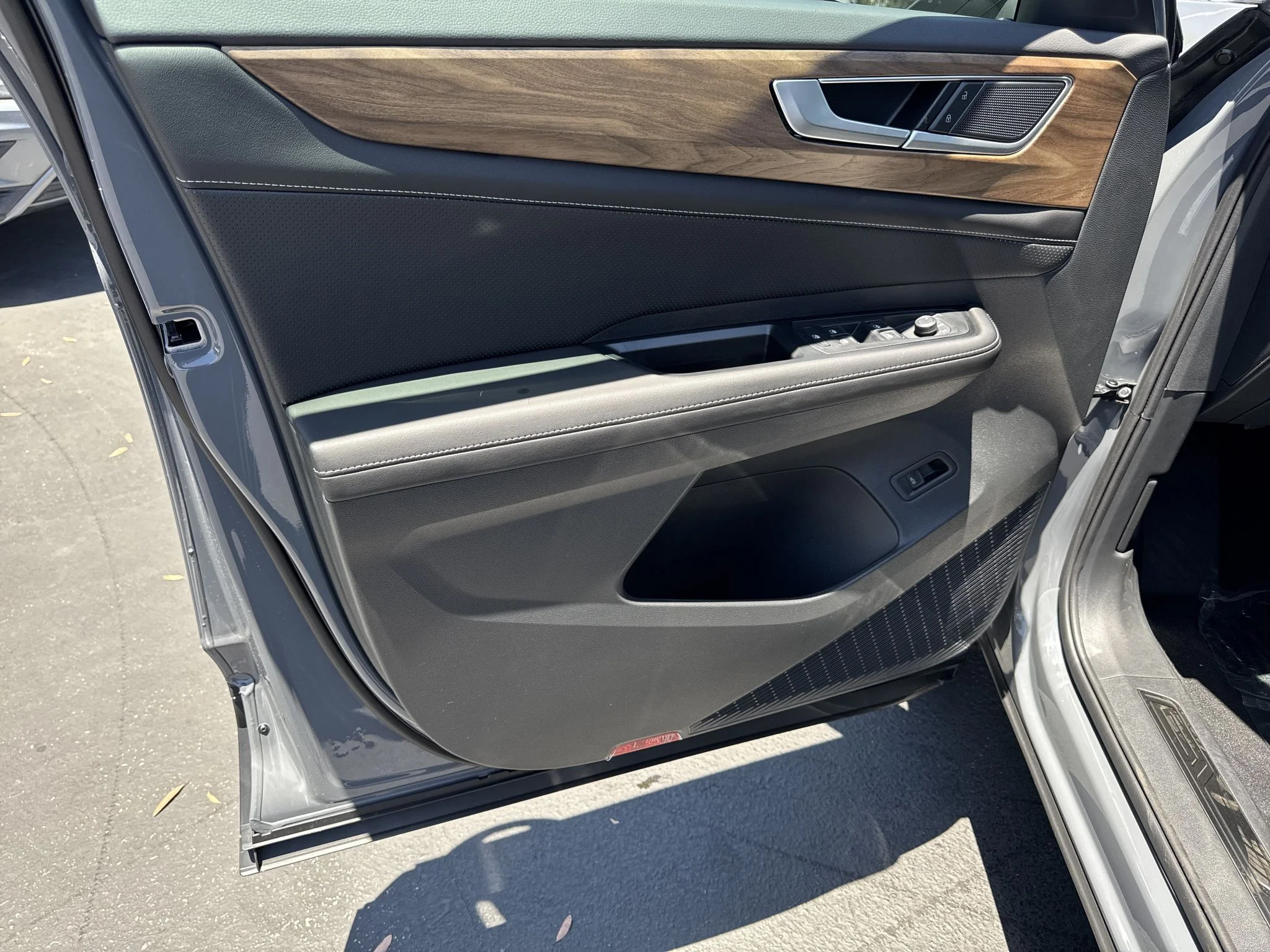 New 2026 Pure Gray Volkswagen 2.0T SE w/Technology image 11