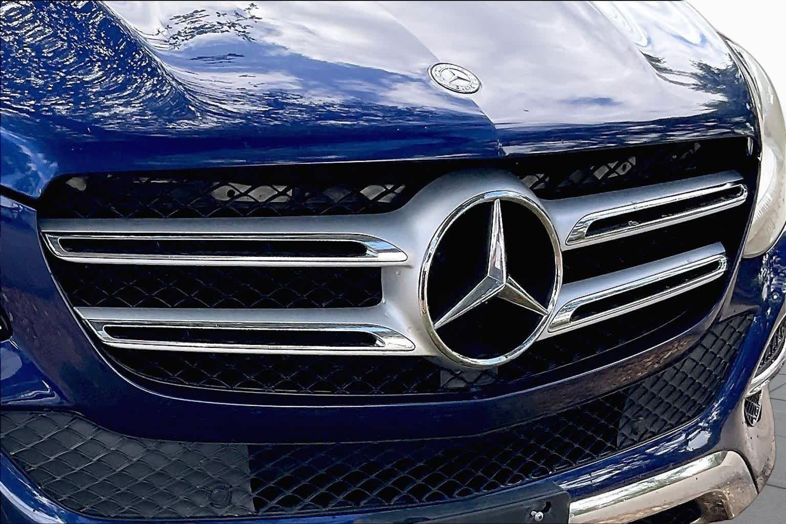 Used 2017 Brilliant Blue Metallic Mercedes-Benz GLE 350 image 29