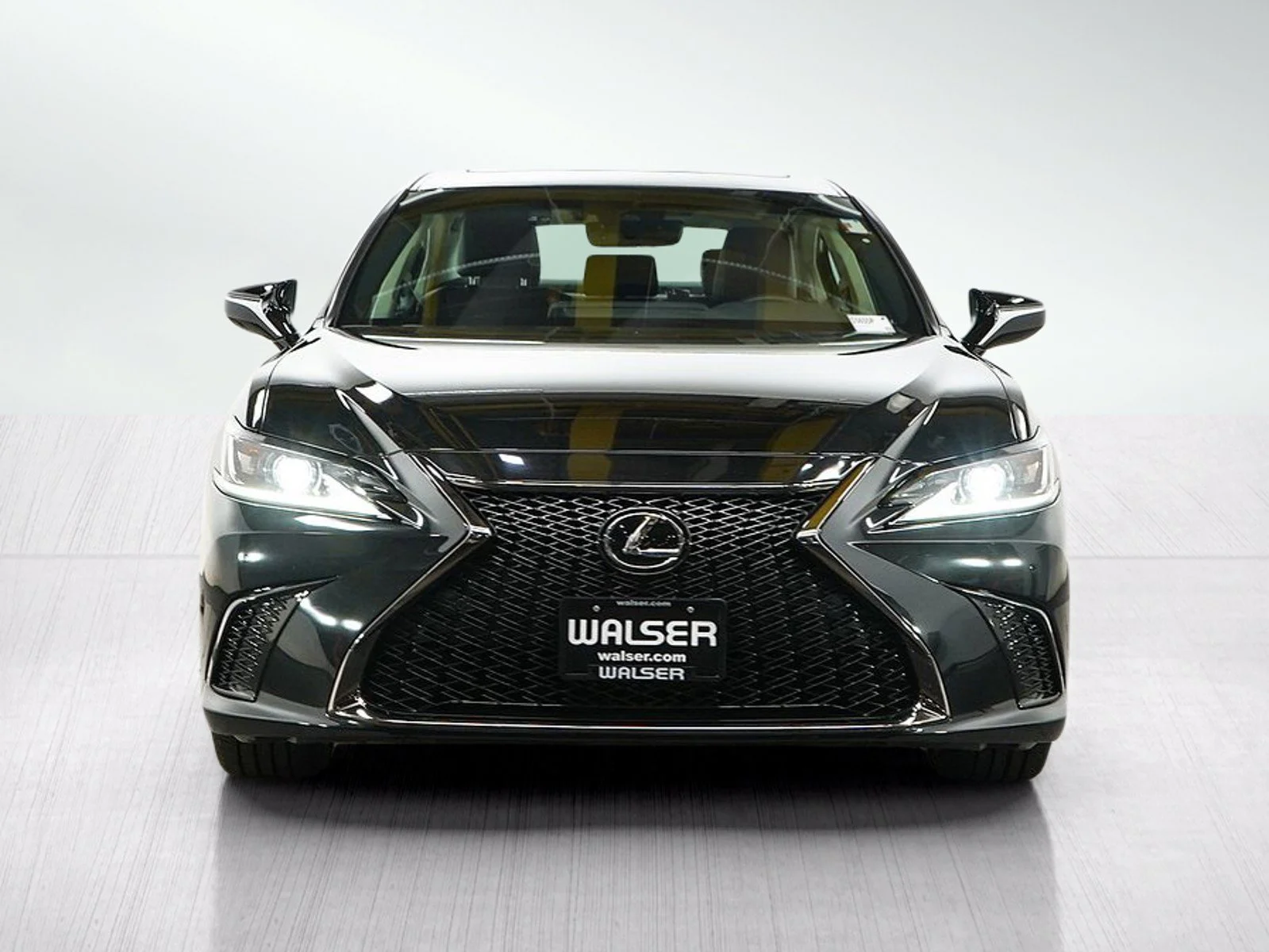 Used 2025 Obsidian Lexus 300h F SPORT Handling image 8