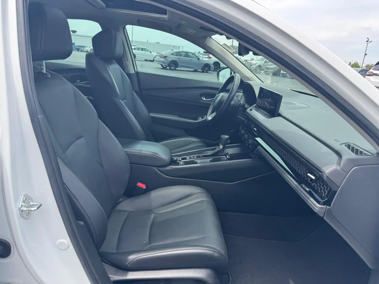 Used 2023 Platinum White Pearl Honda Touring image 18