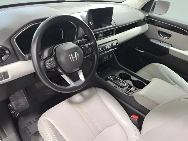 Used 2023 Platinum White Pearl Honda EX-L 8 Passenger image 24