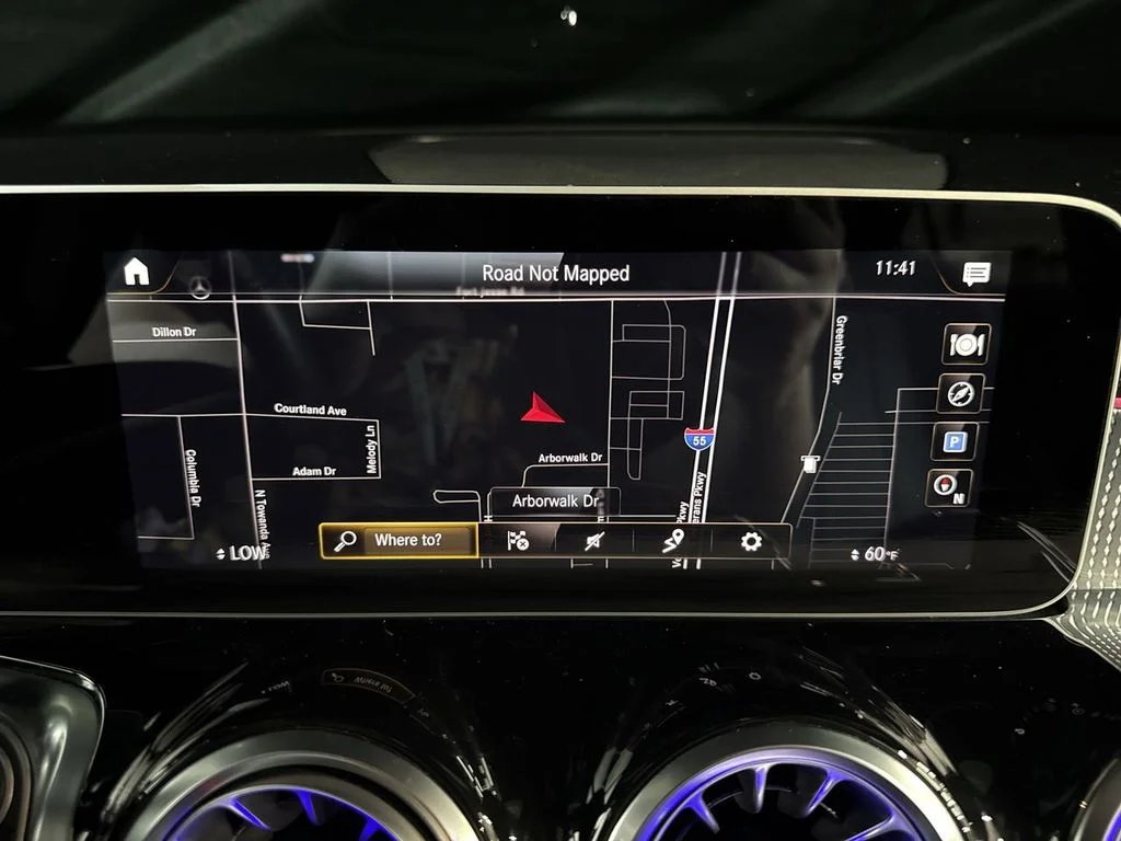 Used 2021  Mercedes-Benz GLB 250 image 29
