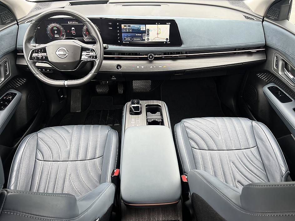 Used 2024 Everest White Pearl Tricoat/Black Diamond Pearl Nissan PLATINUM+ image 18
