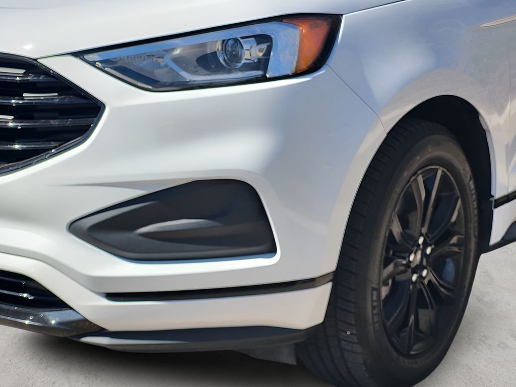 Used 2022 Oxford White Ford SE image 30