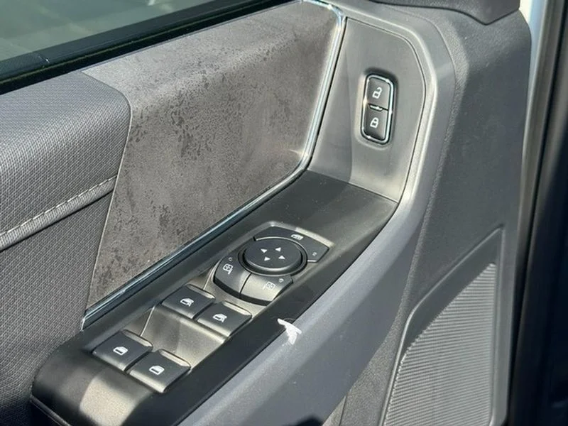 New 2026 Oxford White Ford XLT image 9