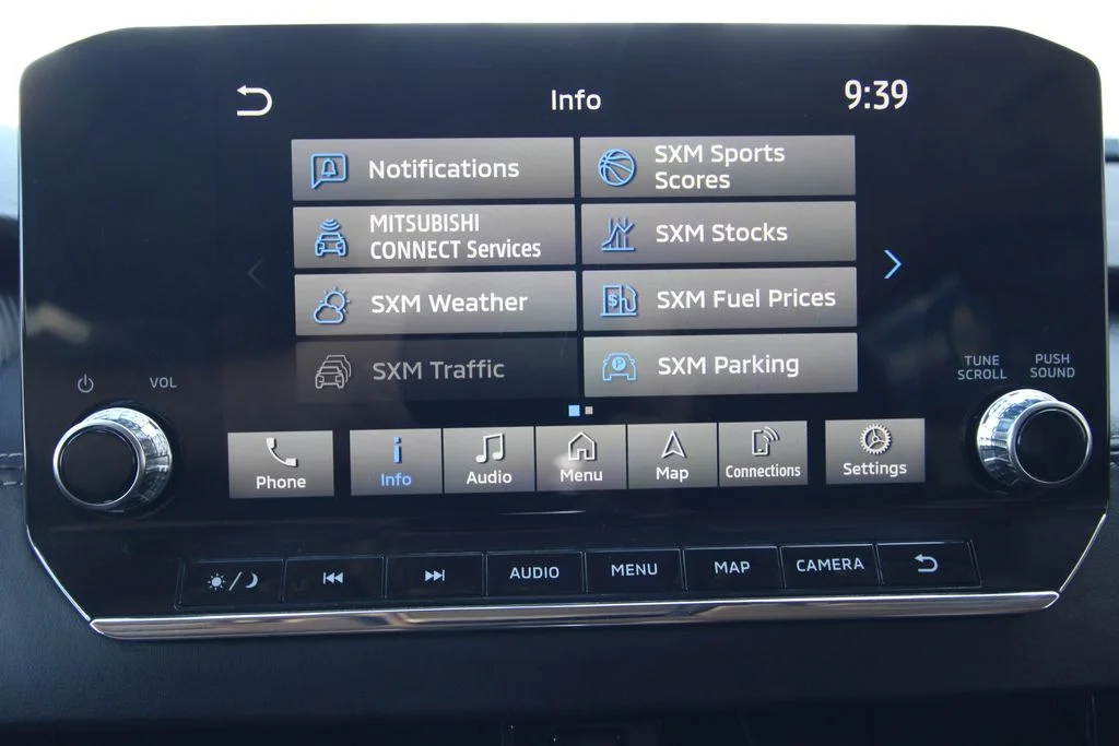 Used 2024  Mitsubishi SE image 34