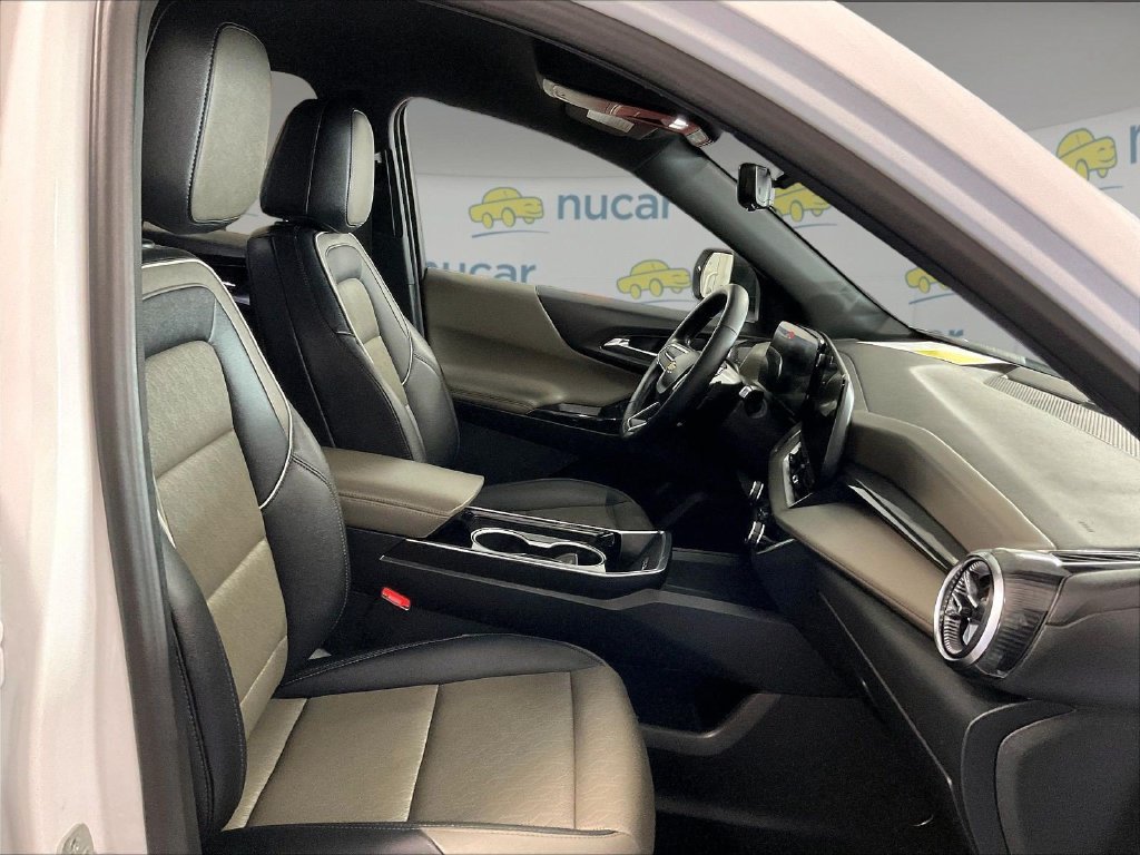 Used 2025 White Chevrolet LT image 11