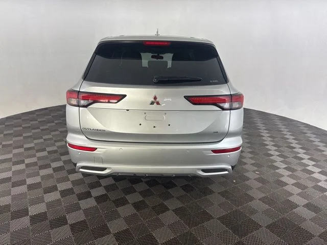 Used 2023  Mitsubishi SE image 6