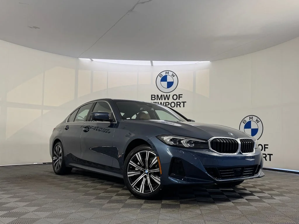 New 2026 Arctic Race Blue metallic BMW 330i xDrive image 3
