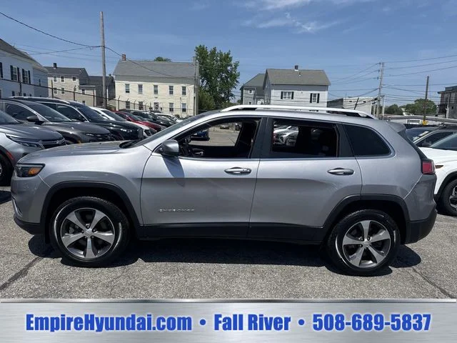 Used 2019 Silver Jeep Limited image 10