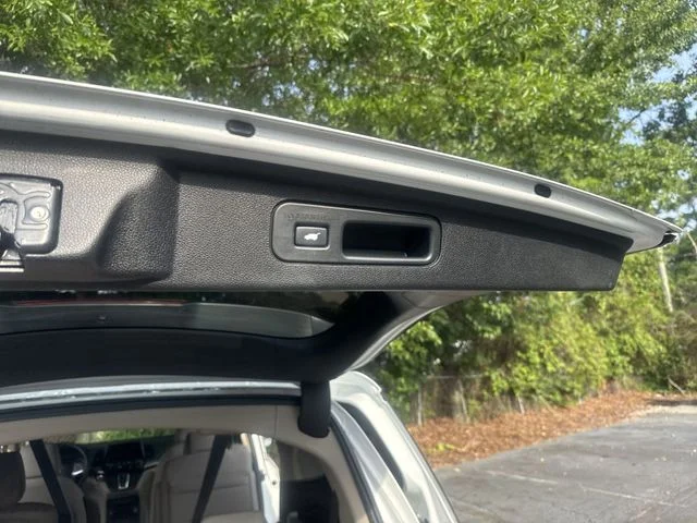 Used 2022 White Honda EX-L image 14