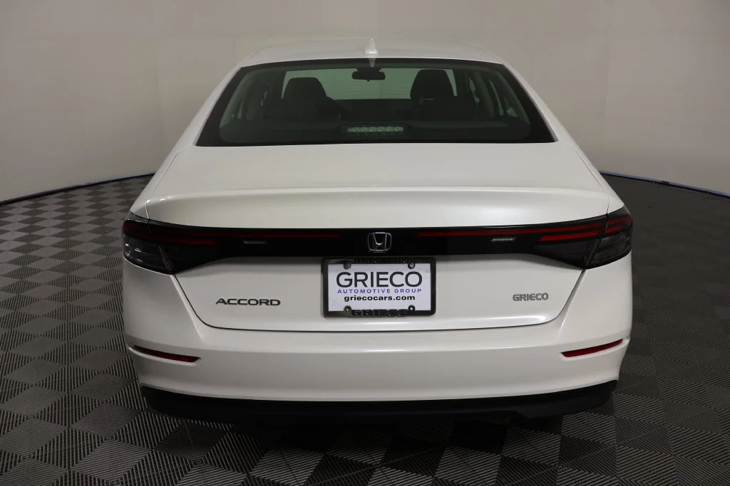 Used 2024 Platinum White Pearl Honda EX image 7