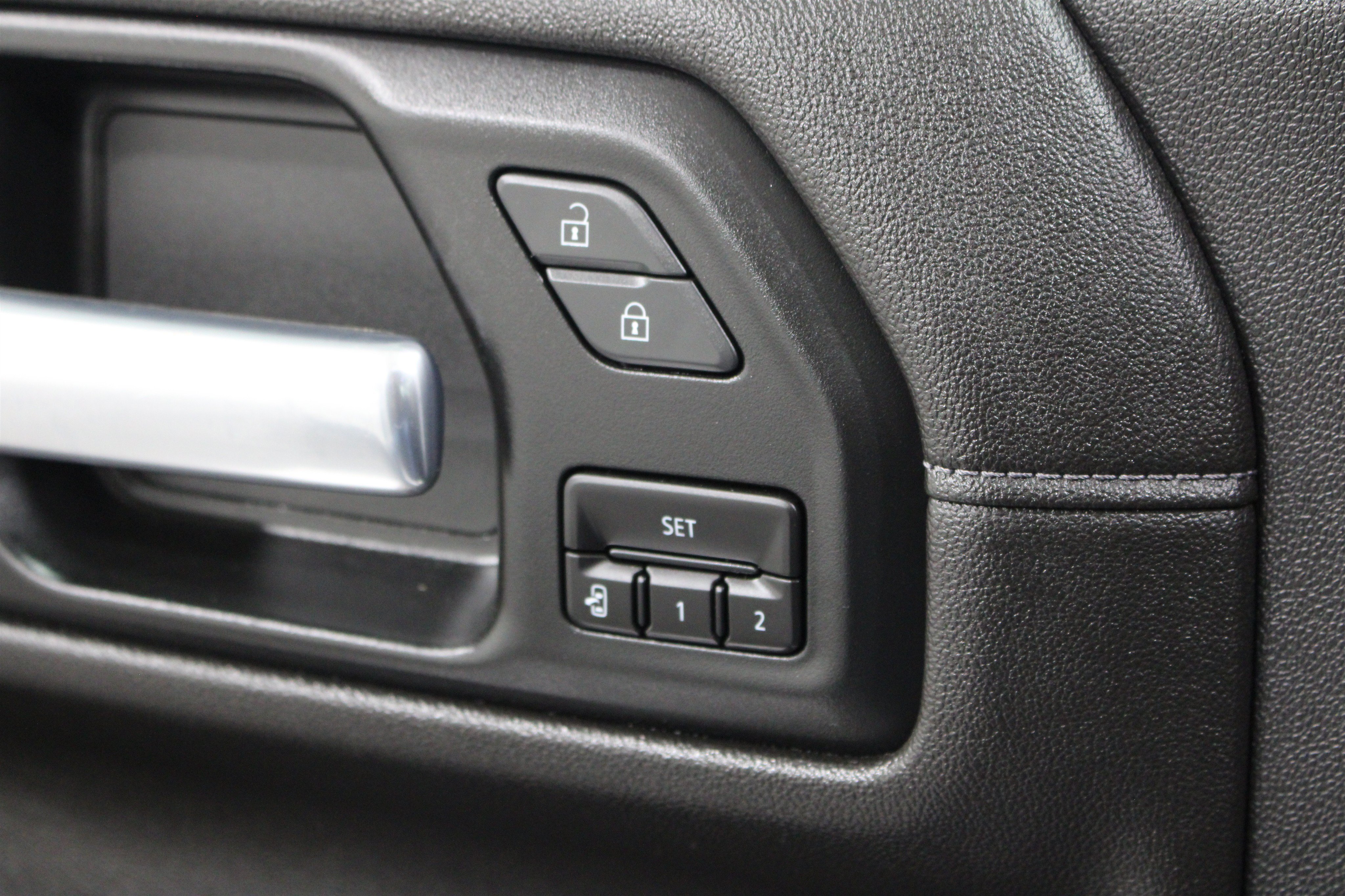 Used 2020 Iridescent Pearl Tricoat Chevrolet High Country image 8