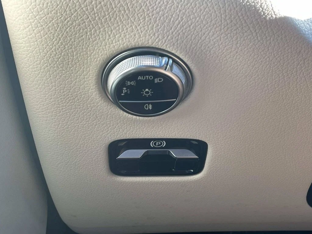 Used 2024  Mercedes-Benz GLC 300 image 27