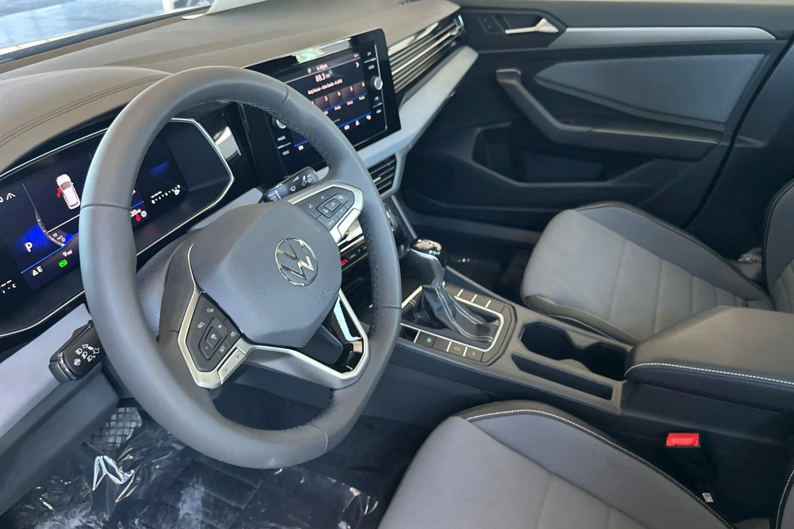 New 2026 Platinum Gray Metallic Volkswagen SE image 10