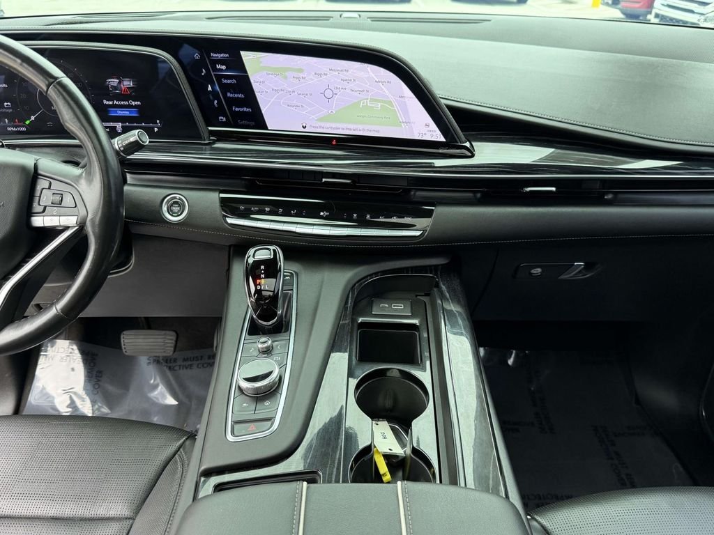 Used 2022 White Cadillac Sport image 19