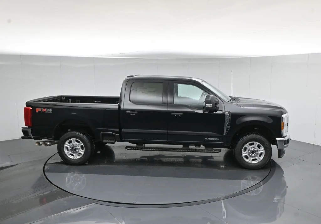 New 2026 Agate Black Metallic Ford XLT image 53