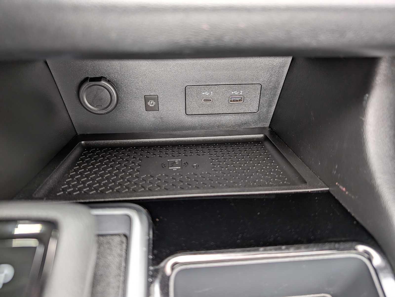 Used 2024 Pearl White Tricoat Nissan SL image 33