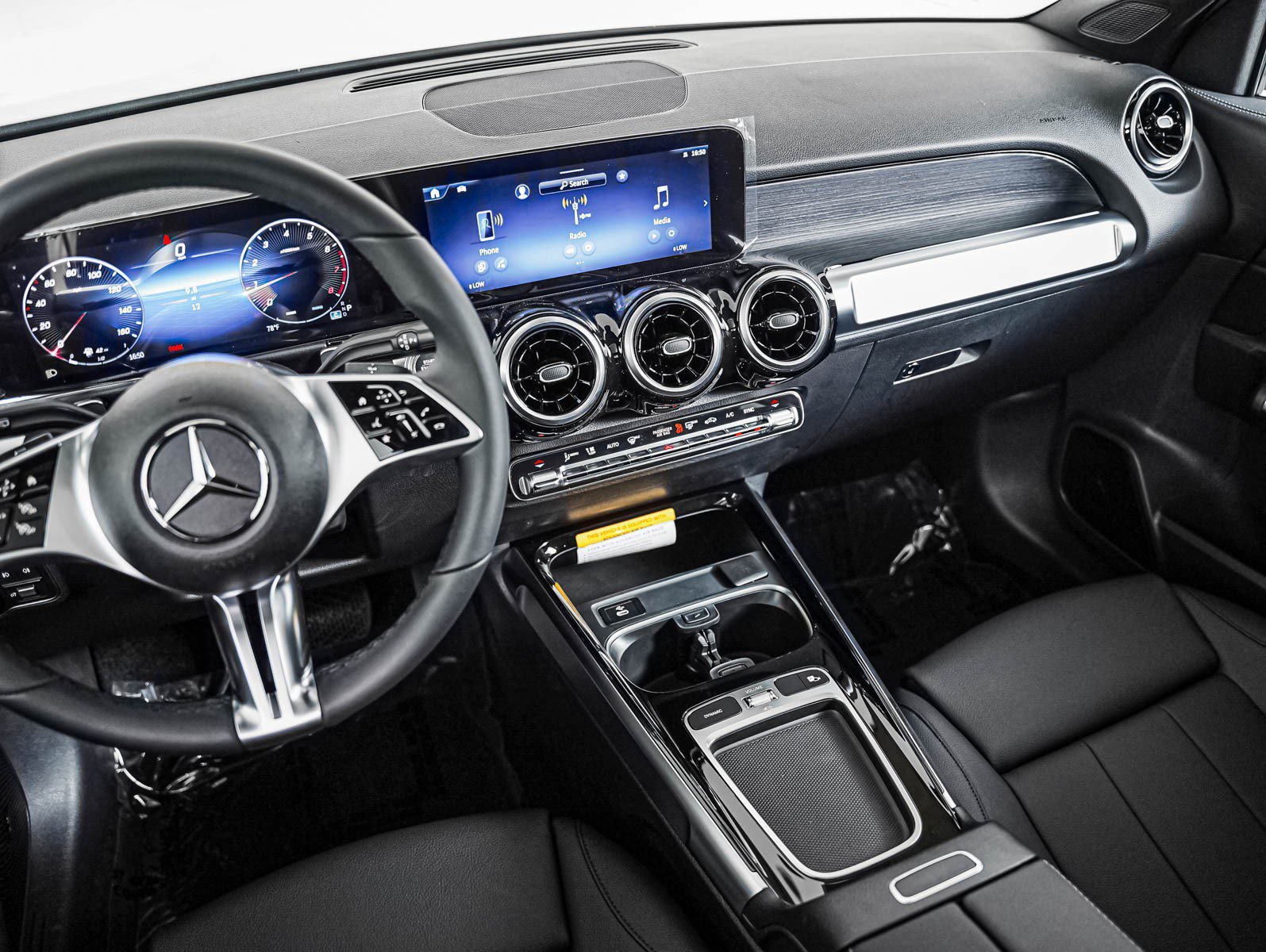 New 2026 Polar White Mercedes-Benz GLB 250 image 17