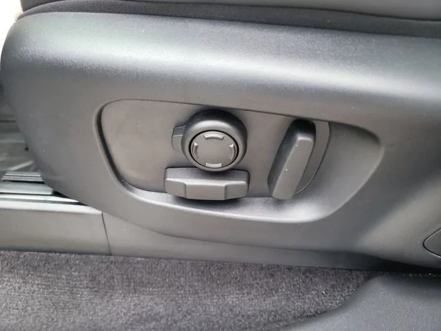 Used 2023 White Land Rover Metropolitan Edition image 23